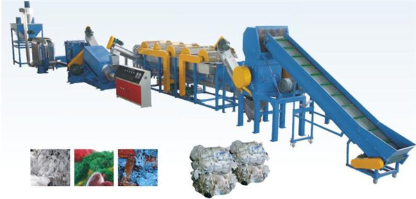 廢舊塑料回收造粒生產線生產調試、修理儲料式型坯機頭時