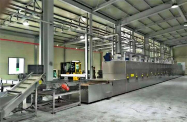 PET破碎清洗干燥生產(chǎn)線下料的注意點(diǎn)有哪些？